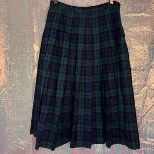 Vintage Pendleton Black Watch Tartan Wool Pleated Skirt, size 8 petite.
